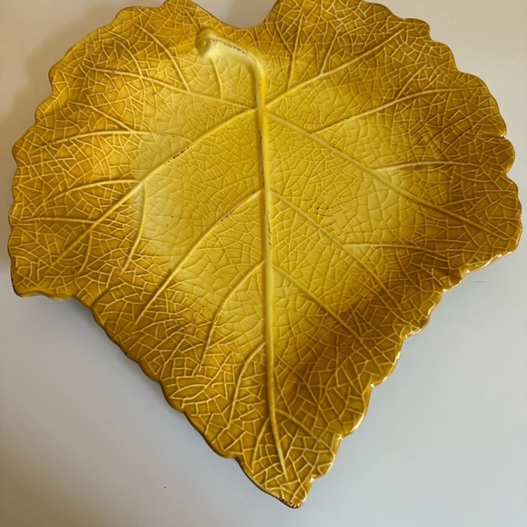 Laurie Gates Coronado Collection Serving Pieces Leaf Shape Set of 3 - Picture 2 of 7